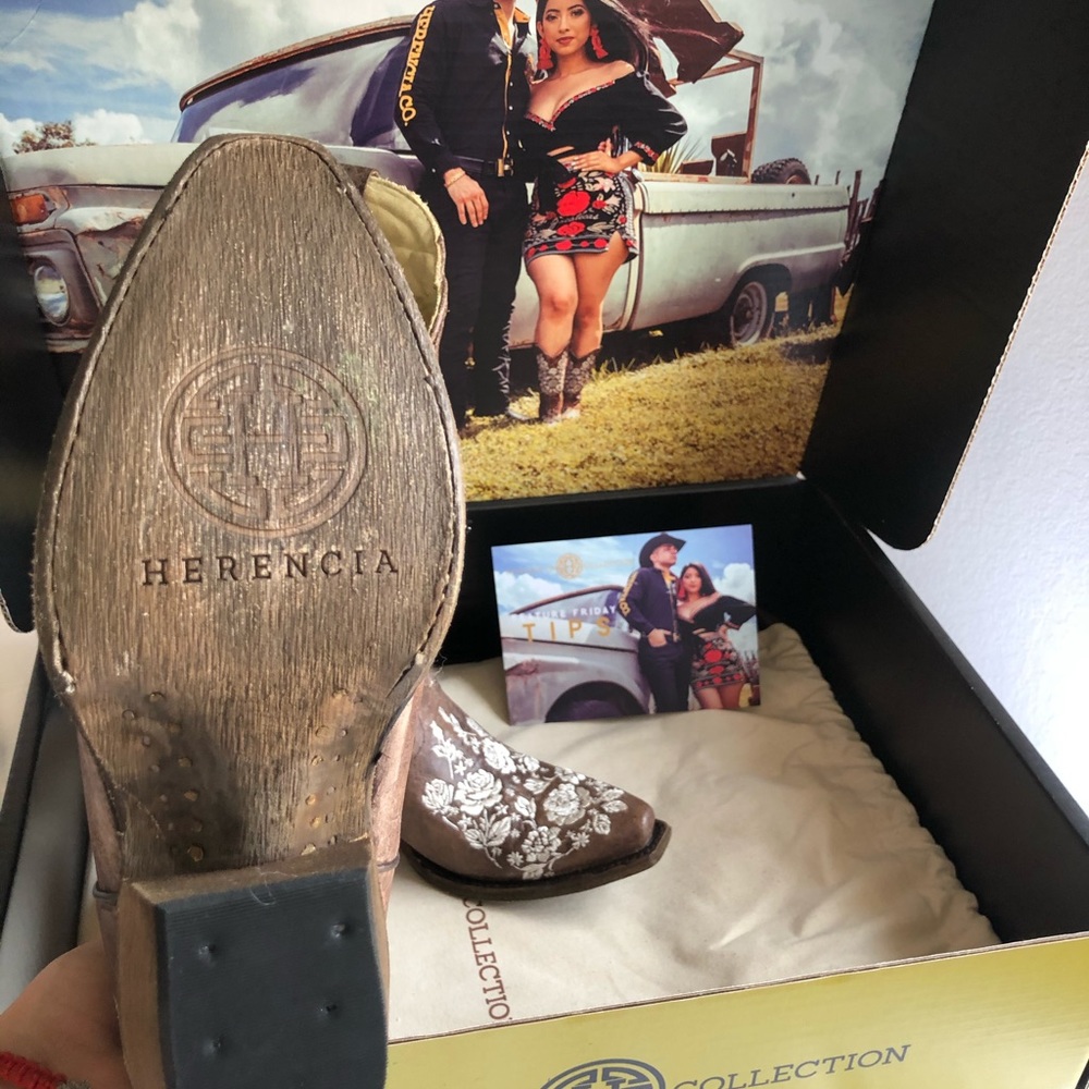 Boots - Picture 6 of 6